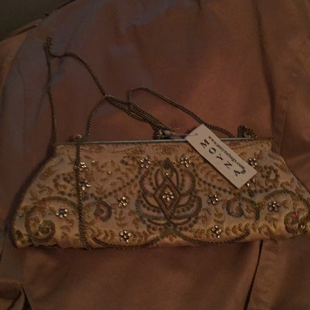 Small beaded purse by moyna .